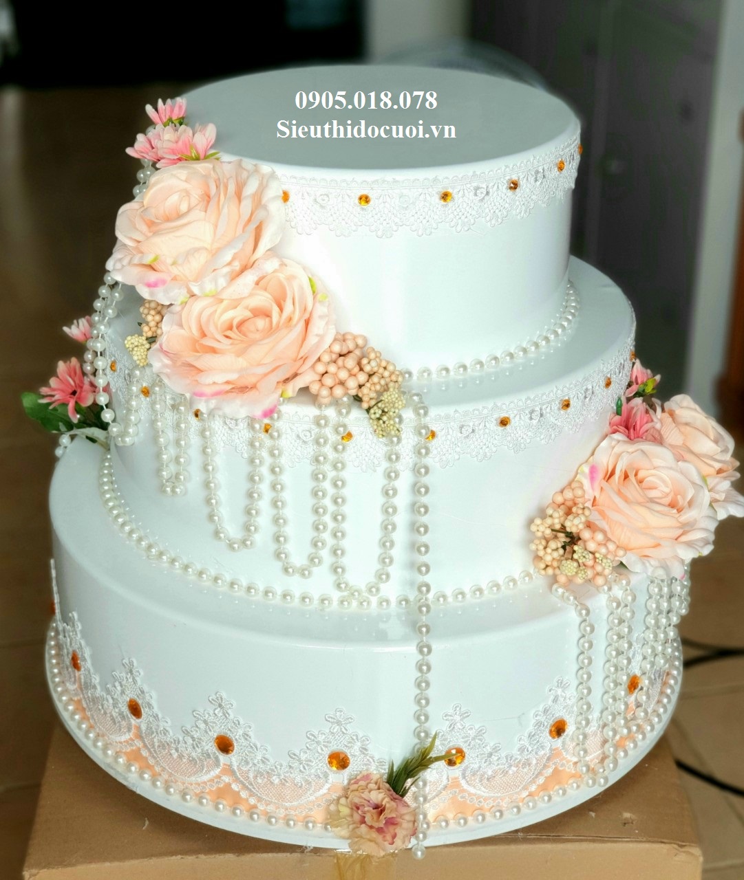 Bánh cưới thiết kế theo hình mẫu cô dâu chú rể - Tiệm Bánh Mon Chéri | Bánh  kem dễ thương