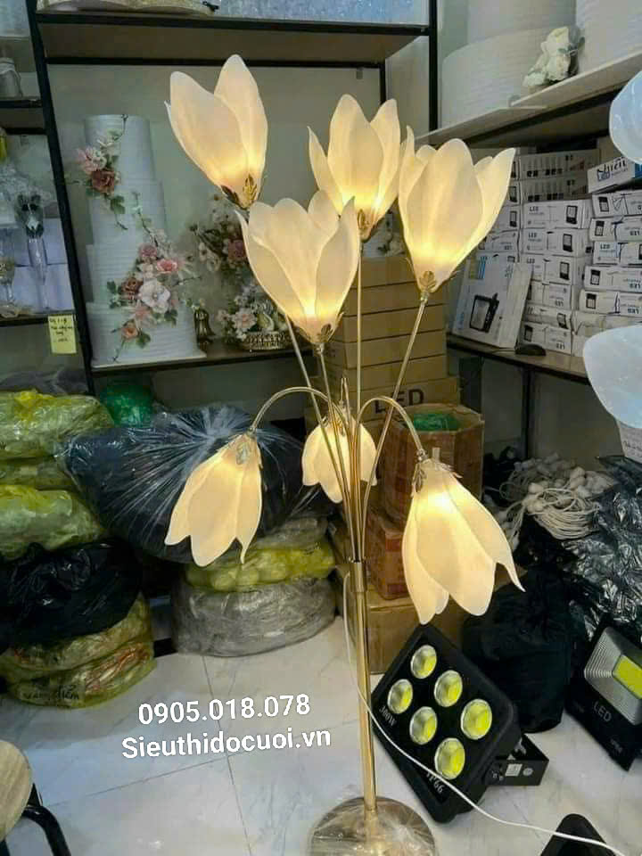 Đèn dẫn lối đám cưới hoa mộc lan