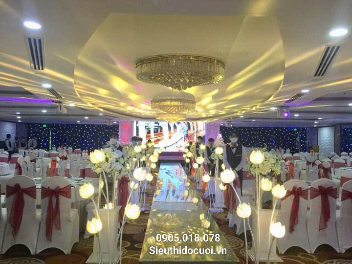 Đèn dẫn lối đám cưới hoa sen