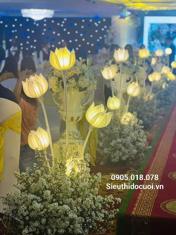 Đèn dẫn lối đám cưới hoa sen