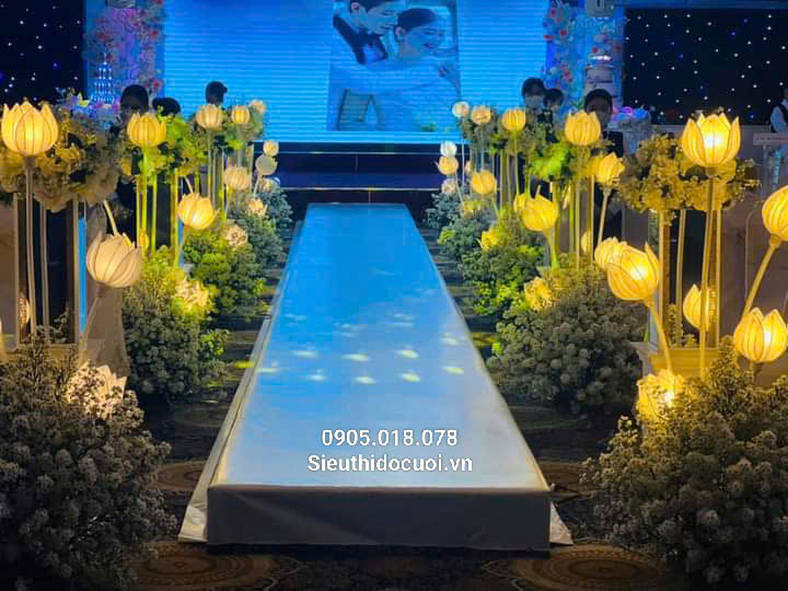 Đèn dẫn lối đám cưới hoa sen