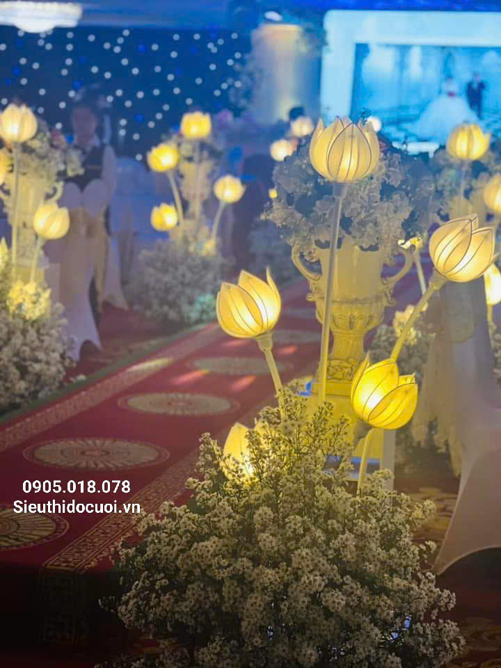 Đèn dẫn lối đám cưới hoa sen