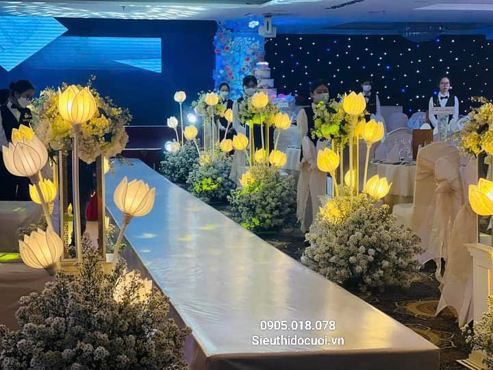Đèn dẫn lối đám cưới hoa sen