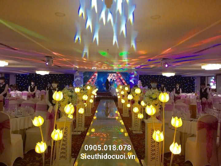 Đèn dẫn lối đám cưới hoa sen