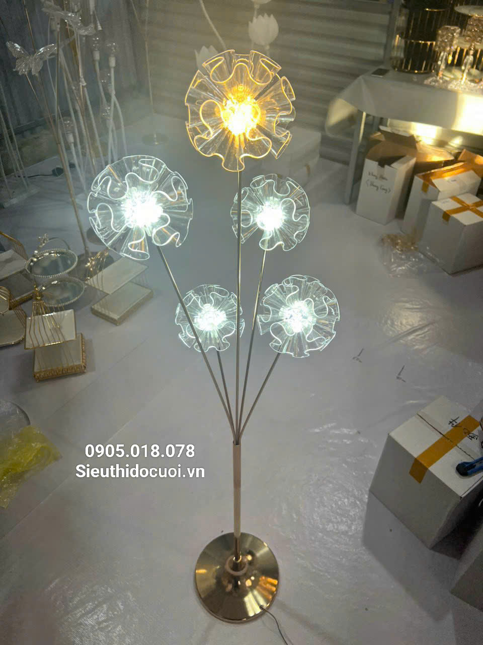 Đèn dẫn lối đám cưới hoa cẩm tú cầu