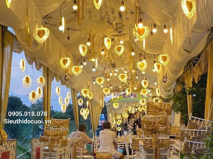 Đèn led đám cưới thả trái tim
