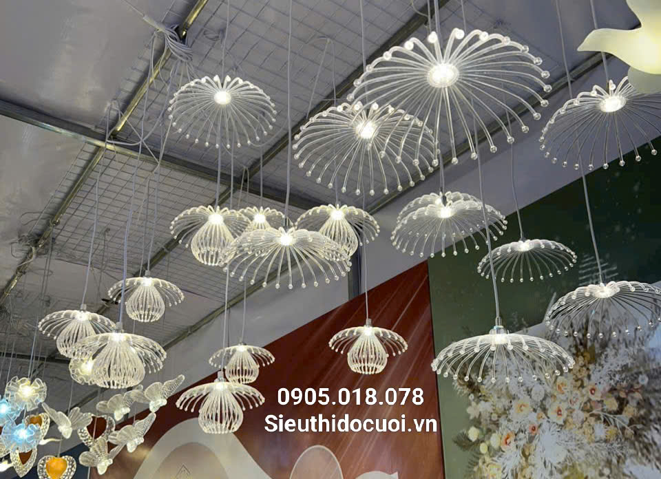 Đèn led đám cưới thả trái tim