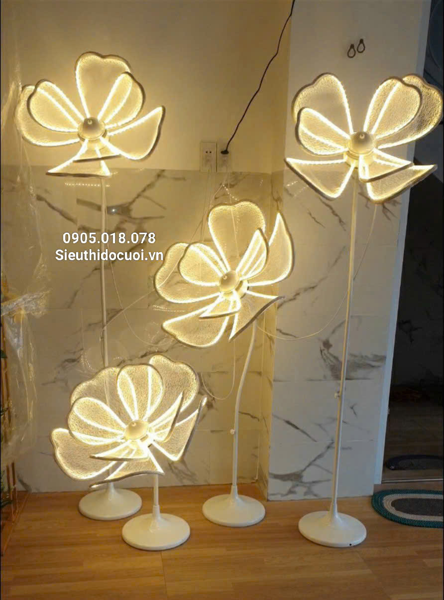 Đèn hoa lan bông lớn dẫn lối sân khấu
