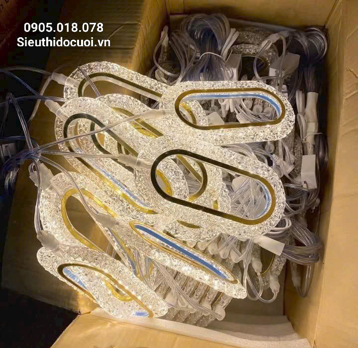 Thả đèn led oval trang trí đám cưới